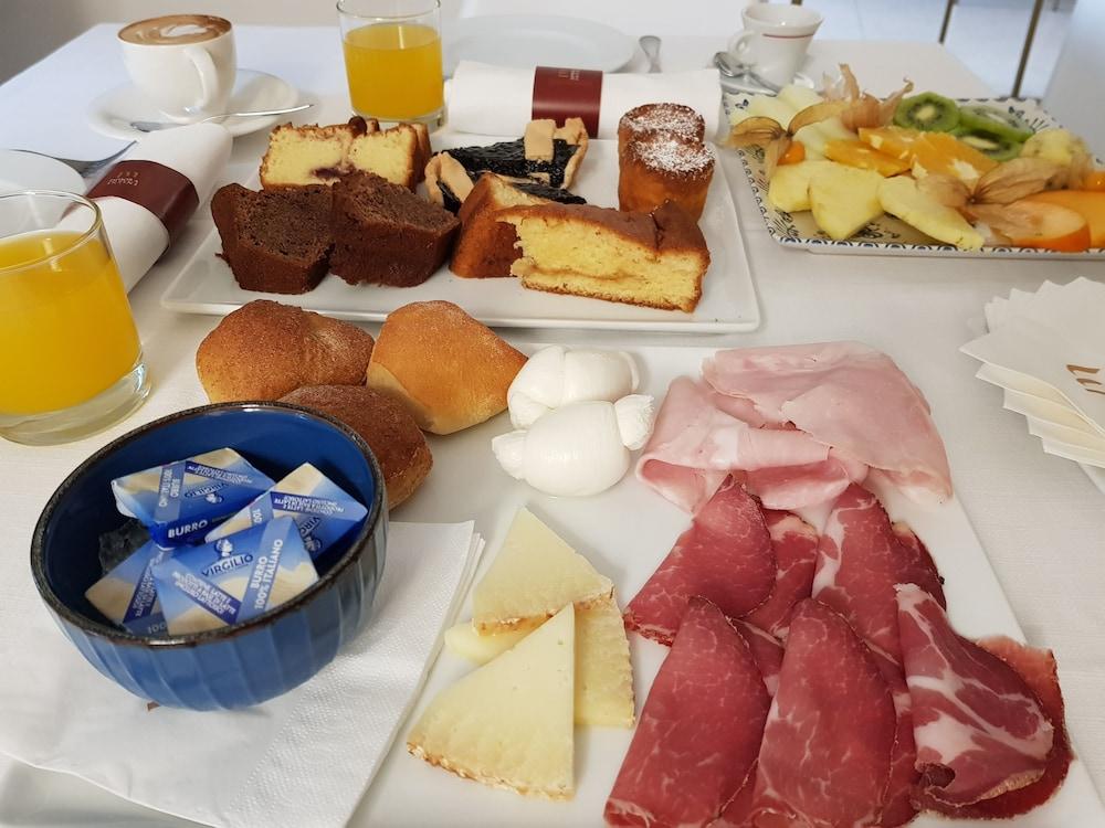 因蒂尼酒店 诺西 外观 照片